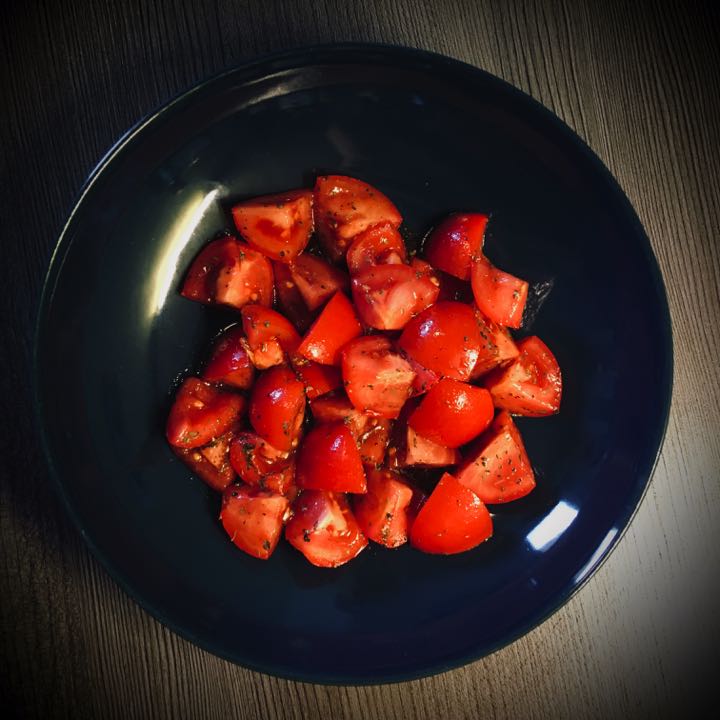 Tomatensalat - einfach, aber lecker! | Beefboy - Fleisch online kaufen ...